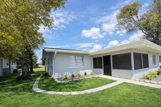 Building Photo - 2 bed 2 bath off Cape Parkway