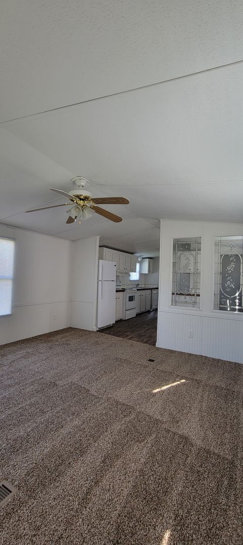 Building Photo - Ready to Move in