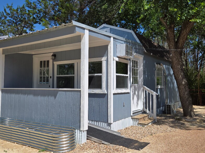 Building Photo - 606 Blessing Ranch Rd