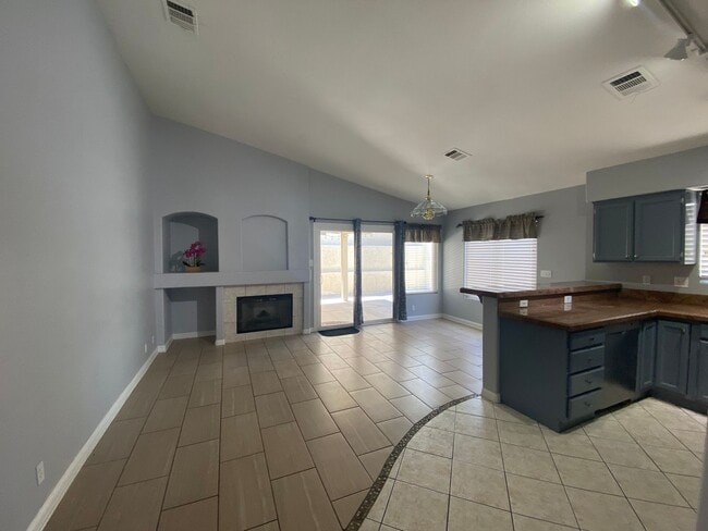 Building Photo - Henderson Cutie