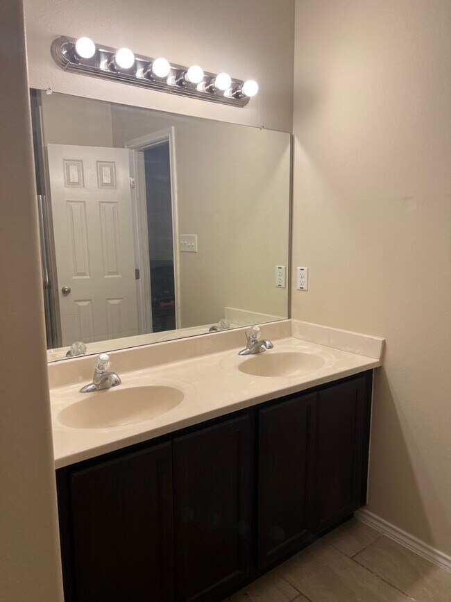 Building Photo - 3207 Simmental Dr