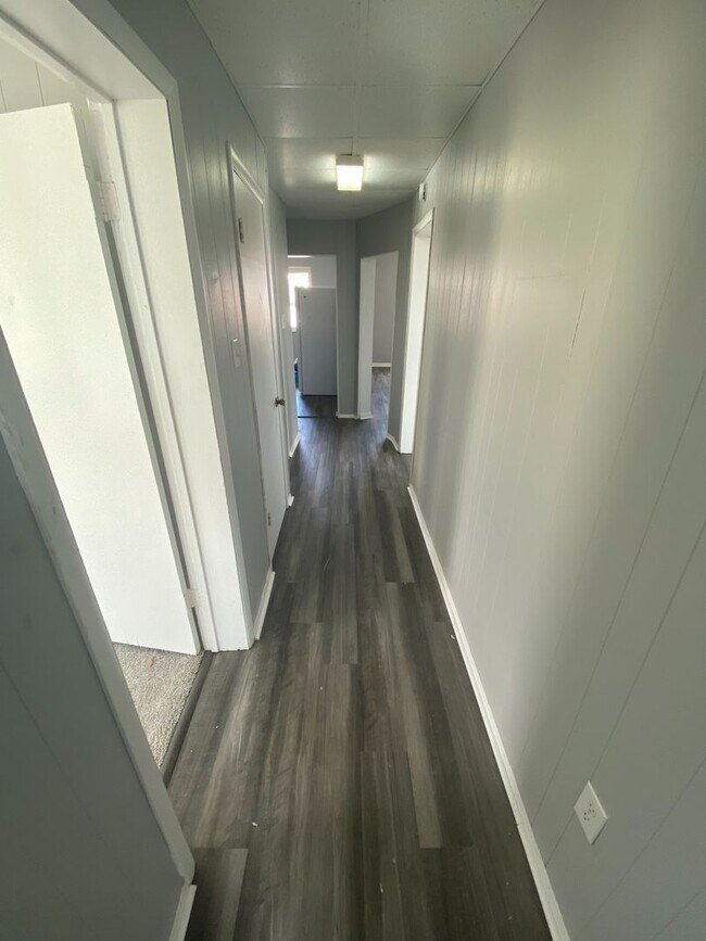 Building Photo - 2312 Eccles St