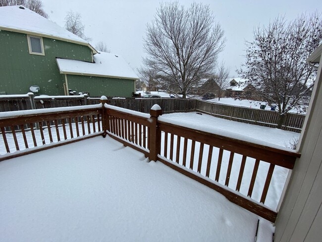 Building Photo - Wonderful Fox Chase home with fantastic spacious floor plan.