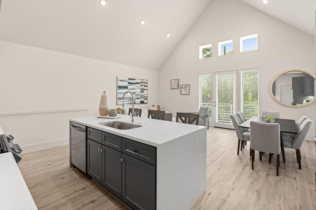 Building Photo - 1042 Homer St