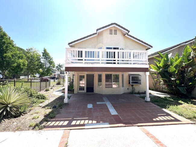 Building Photo - Beautiful 3 Bedrooms, 2.5 Bathrooms Single...