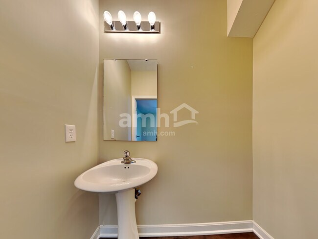 Building Photo - 1542 Quarter Horse Cir