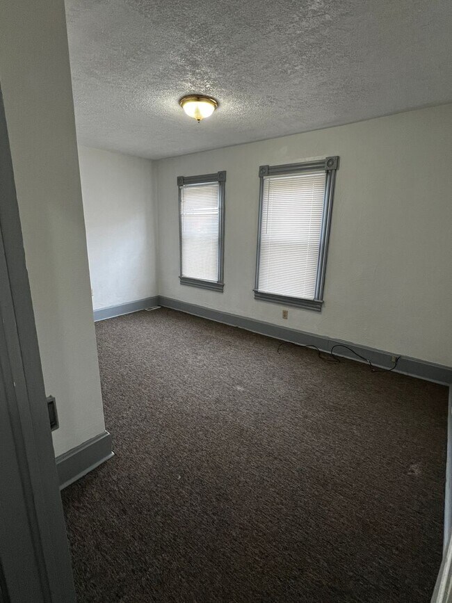 Building Photo - 21-23 Locust St