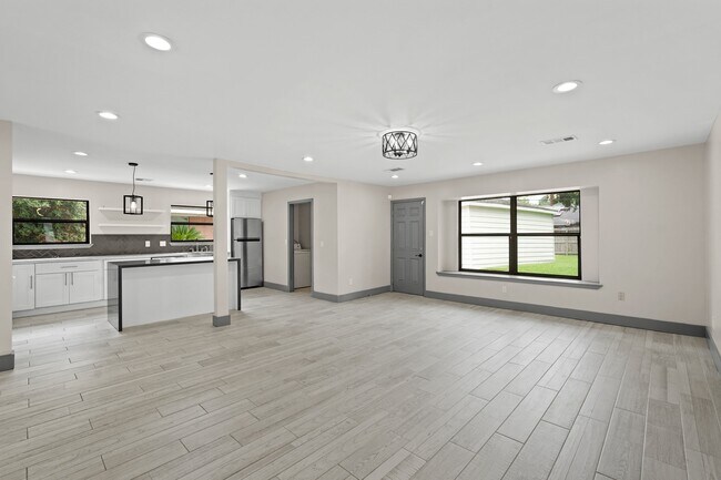 Building Photo - 5522 Braesvalley Dr
