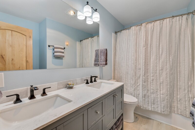 Building Photo - 1200 NE Territorial Rd