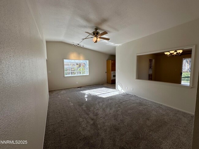 Building Photo - 835 Singingwood Dr