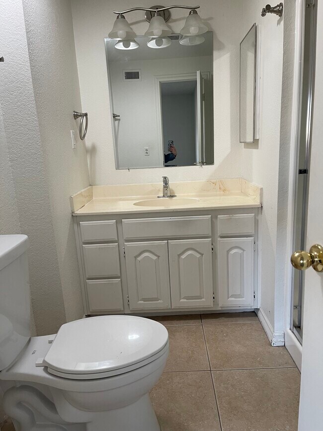 Building Photo - 9119 Inverness Rd