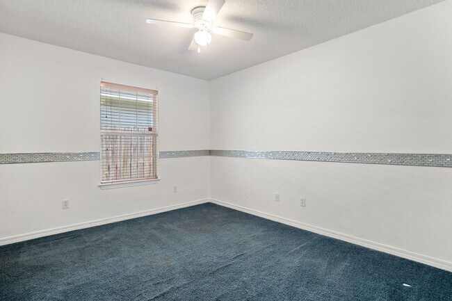 Building Photo - 5841 Last Big Tree Ln