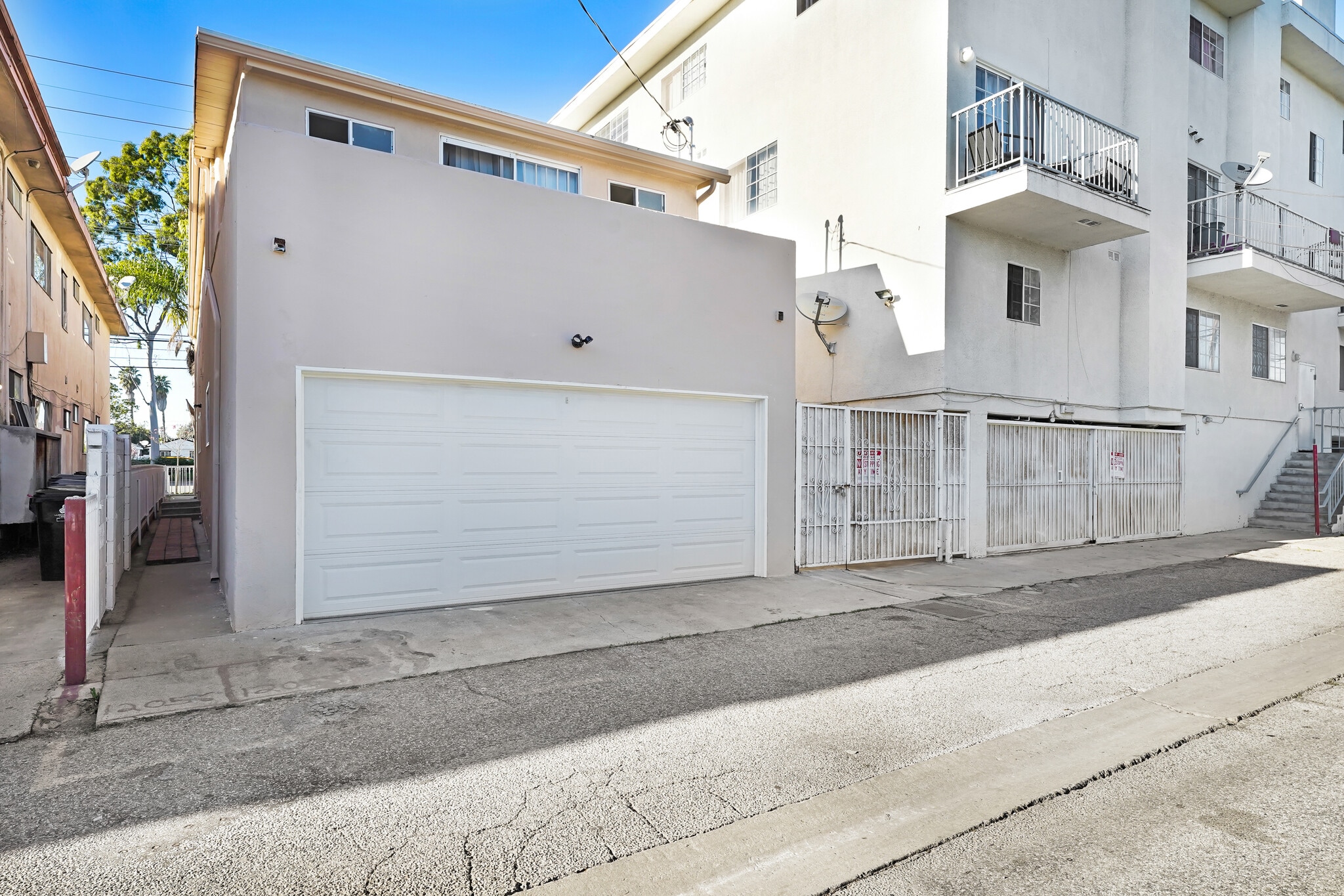 Building Photo - 12056 Culver Blvd