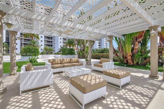 Building Photo - 3640 Yacht Club Dr