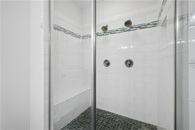 Building Photo - 323 Patterson Way N E