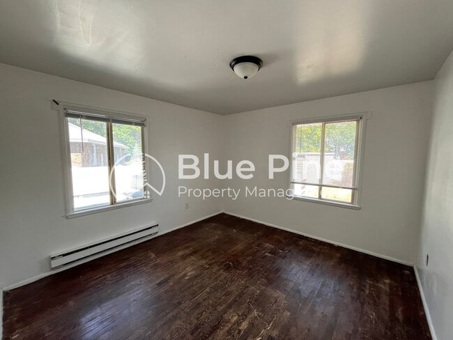 Building Photo - 1015 Russet St