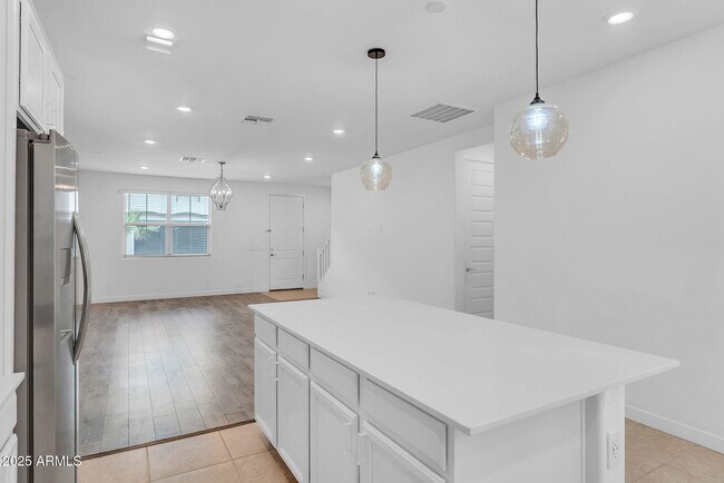 Building Photo - 1159 E Sabino Dr