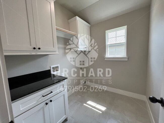 Building Photo - Siloam Springs- Single-Family Home- Spacio...