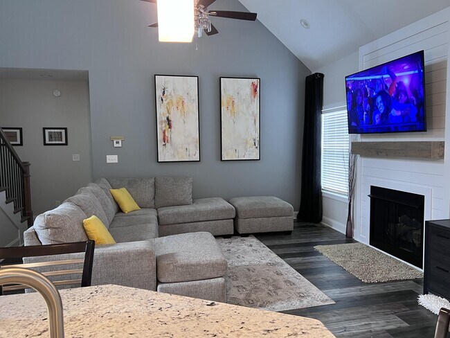 Building Photo - 557 Dexter Dr