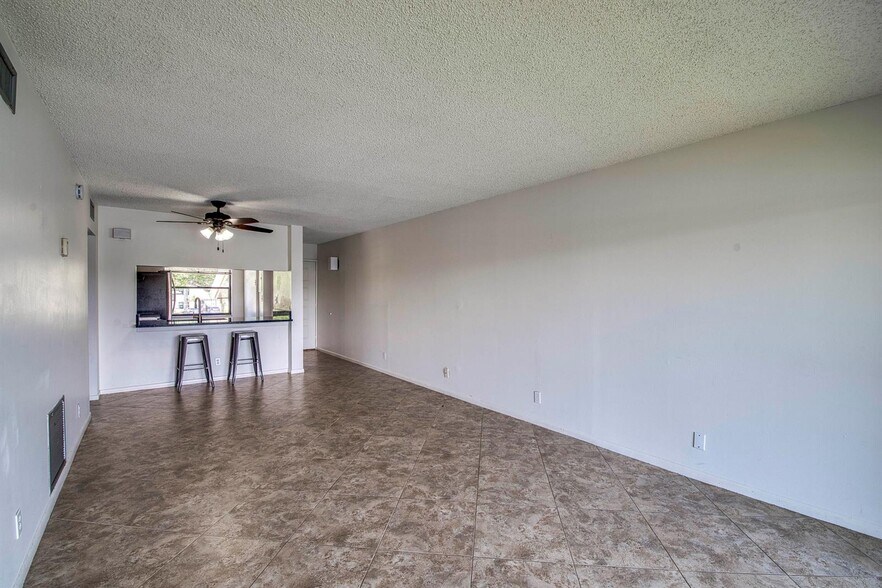 Building Photo - 12829 Briarlake Dr