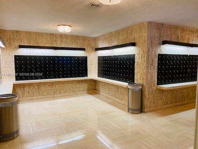 Building Photo - 2500 Parkview Dr