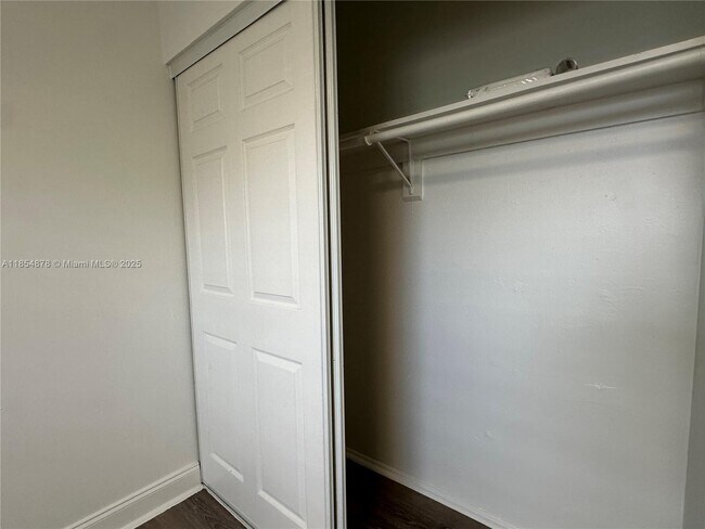 Building Photo - 5661 SW 36th Ct