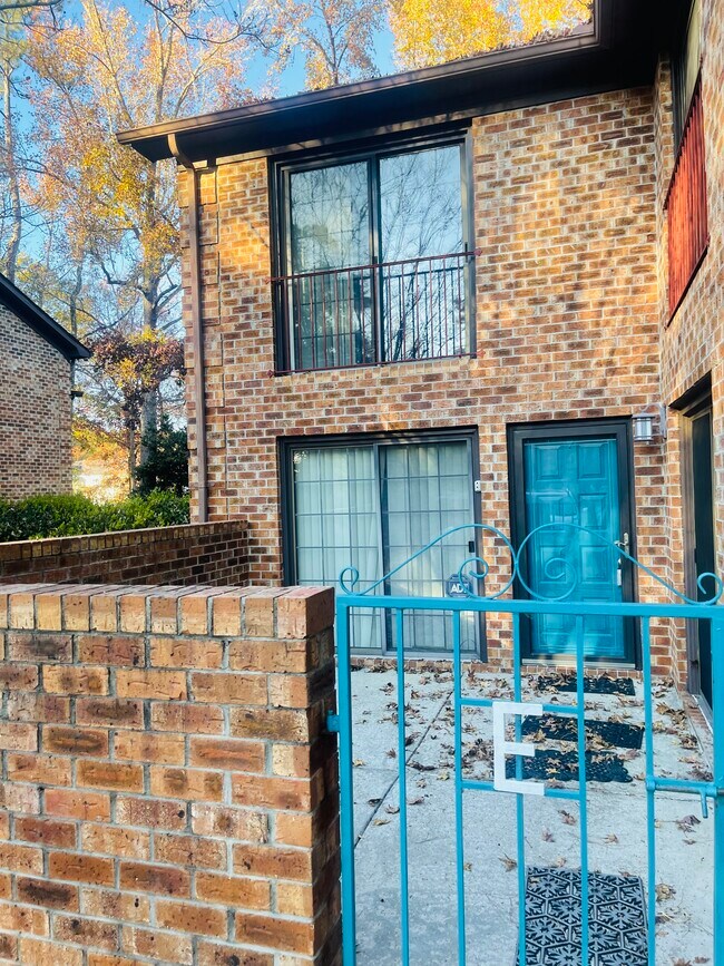 Building Photo - 720 Coventry Ln