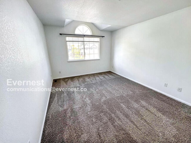 Building Photo - 502 W 114th Way