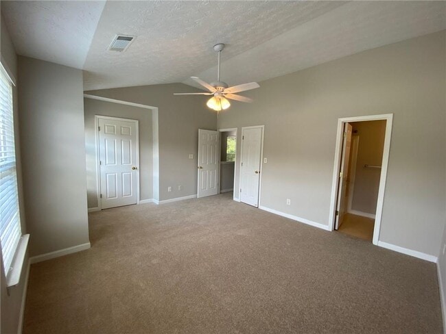 Building Photo - 677 Kenridge Dr