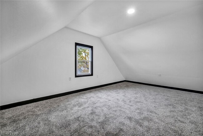 Building Photo - 12001 Oakview Ave