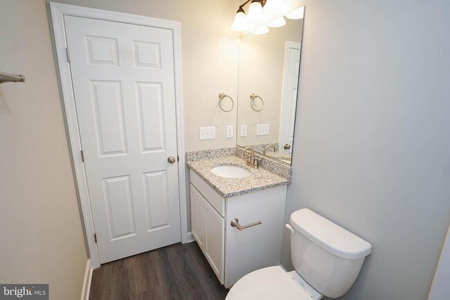 Building Photo - 621 Cedar St