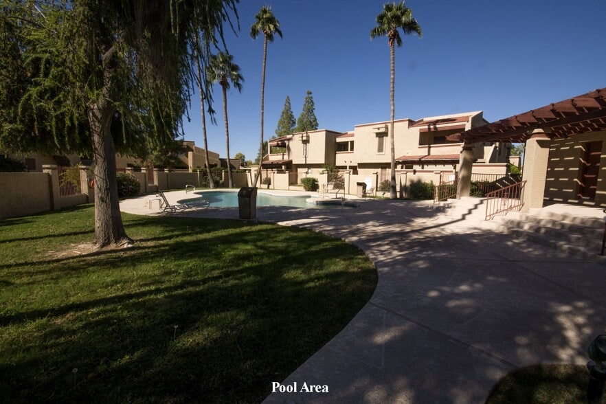 Building Photo - 850 S River Dr