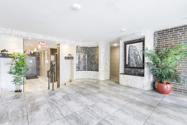 Building Photo - 6021 N Winthrop Ave