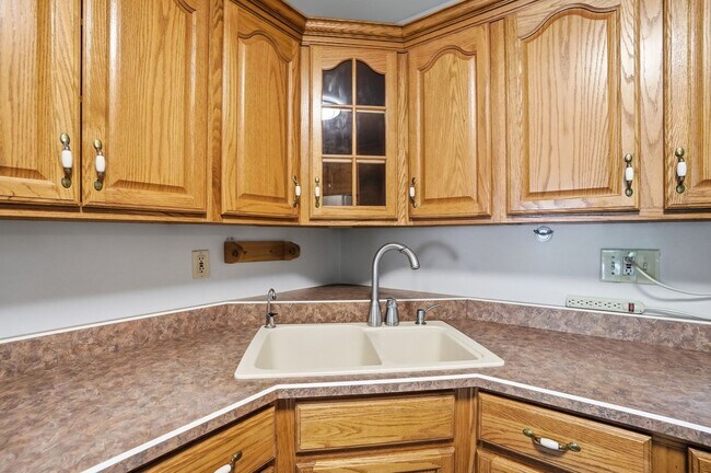 Building Photo - Three Bedroom Home with Great Outdoor Entertainment Space!