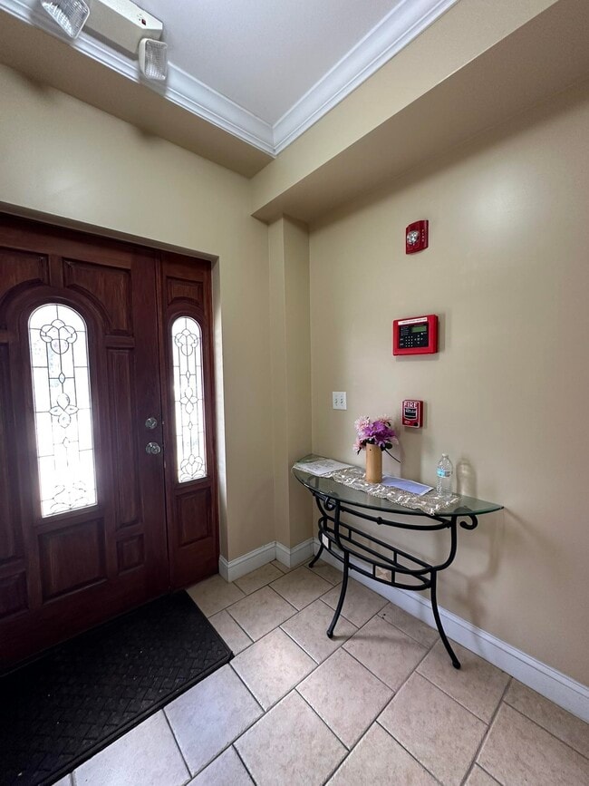 Building Photo - 272 St Pauls Ave