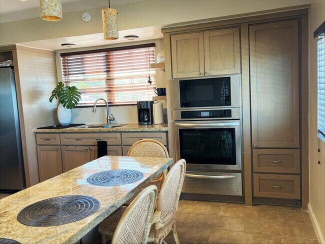 Building Photo - 602 N Shore Dr E