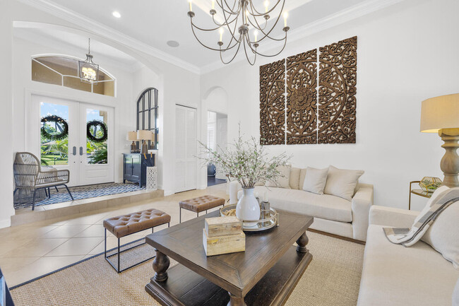 Building Photo - 15385 Meadow Wood Dr