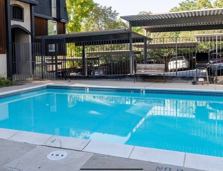 Building Photo - 438 N Center St