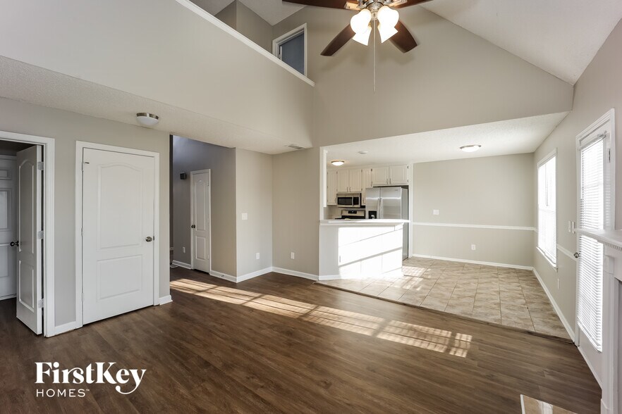 Building Photo - 1127 Forest Glen