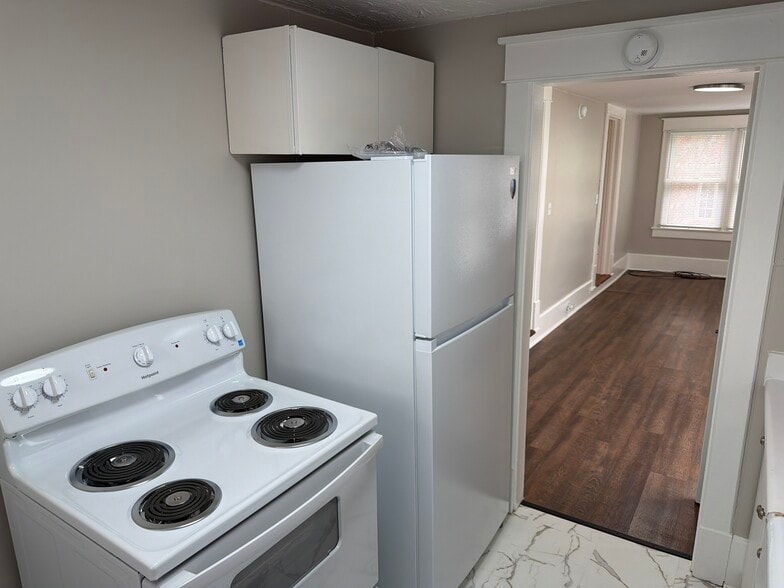 Building Photo - 422 W Main St