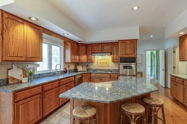 Building Photo - 5420 Belmont Ct