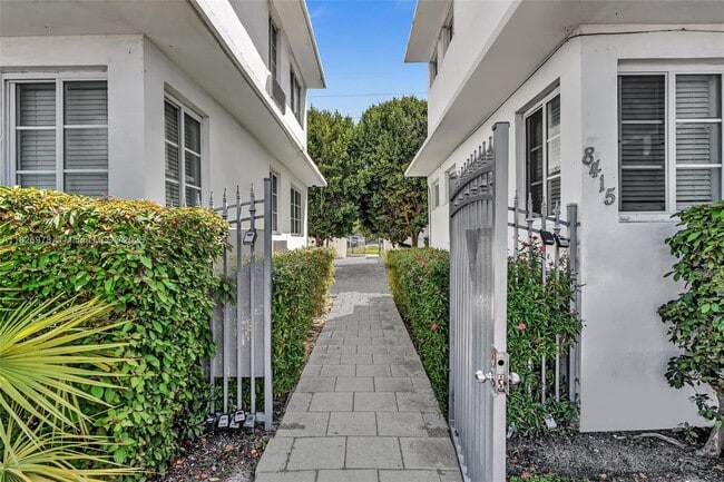 Building Photo - 8415 Harding Ave