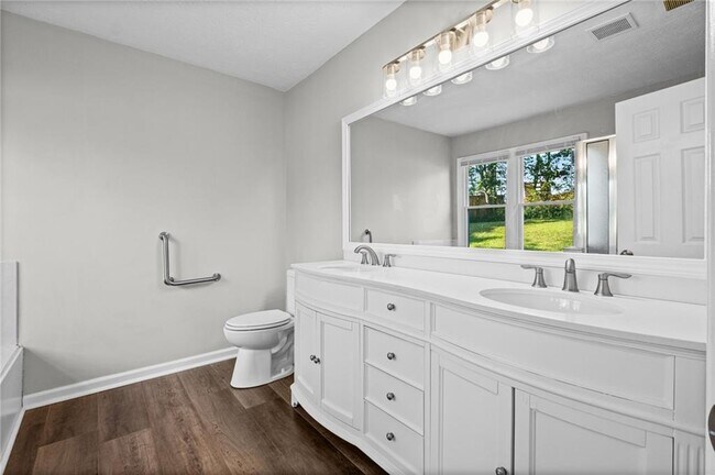 Building Photo - 1194 Meadow Oaks Dr NW