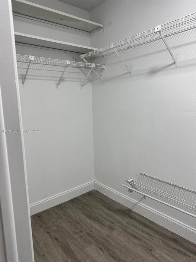 Building Photo - 9155 Fontainebleau Blvd