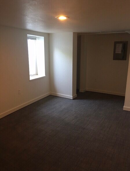 Building Photo - 225 NW Harrison St