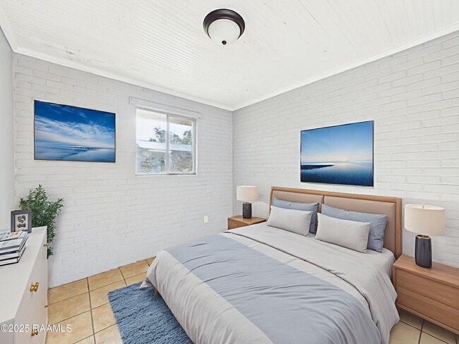 Building Photo - 704 13th St