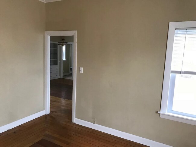 living room into dining room - 395 Maple St