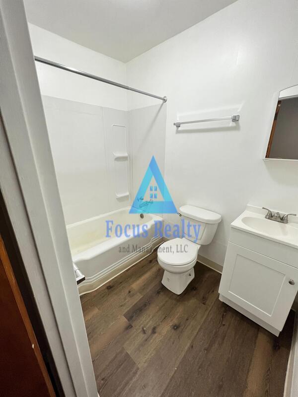 Building Photo - 560 E Main St