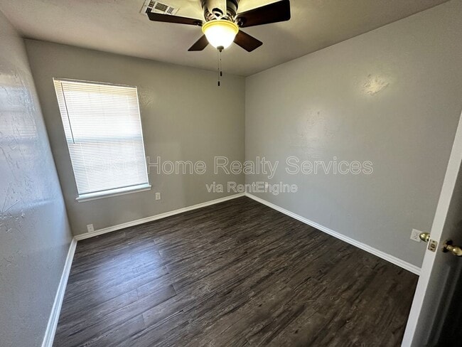 Building Photo - 4905 SE 55th St