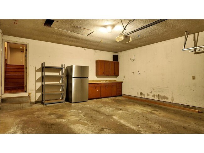 Building Photo - 15229 Buchanan Ct